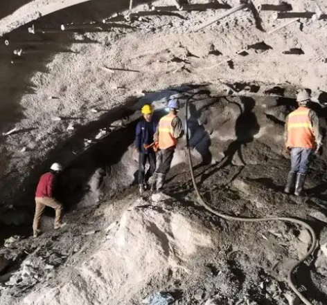 盐田拱顶带模注浆料的施工流程及注意事项